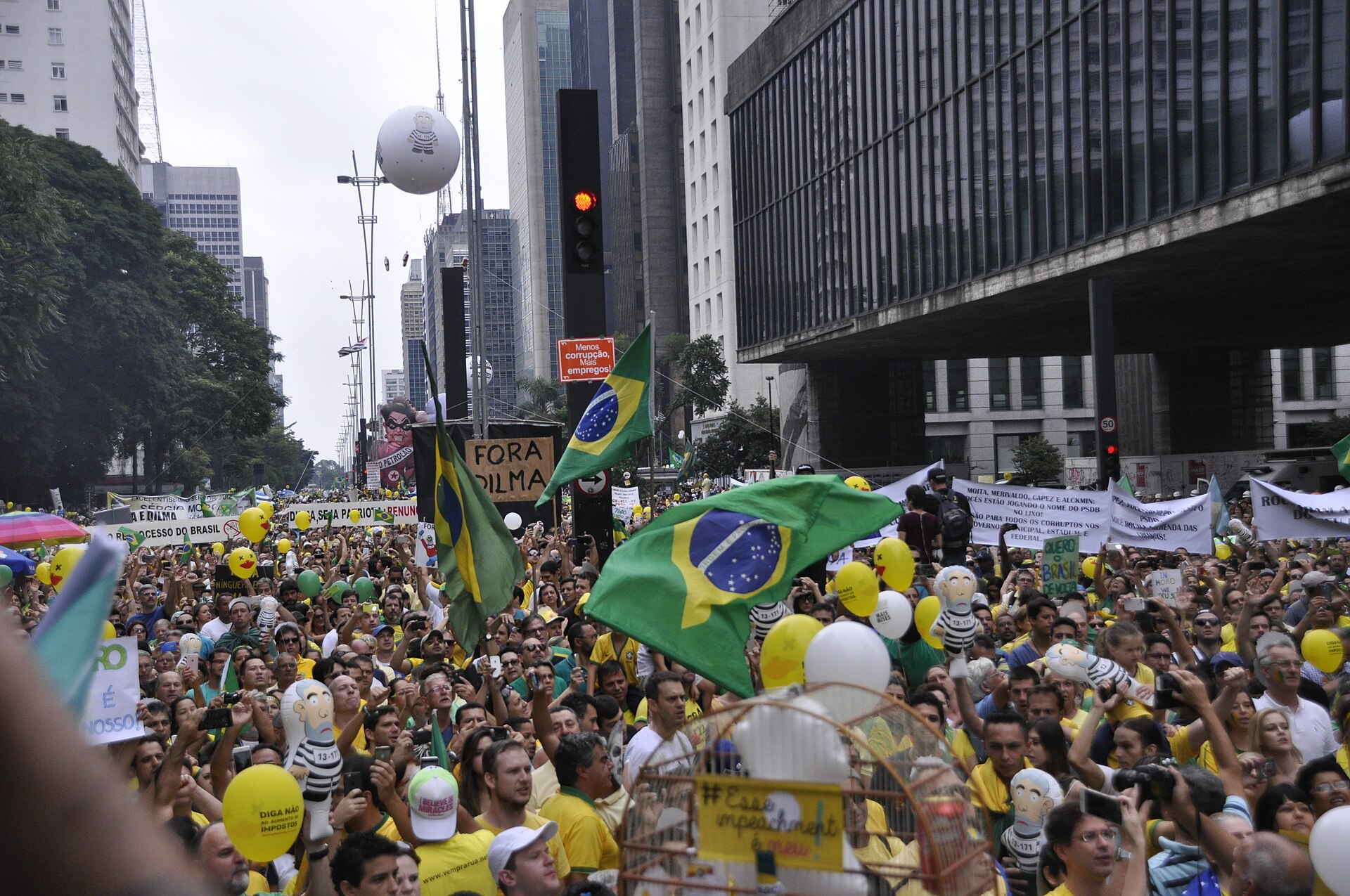 Bandeiras do Brasil na Paulista